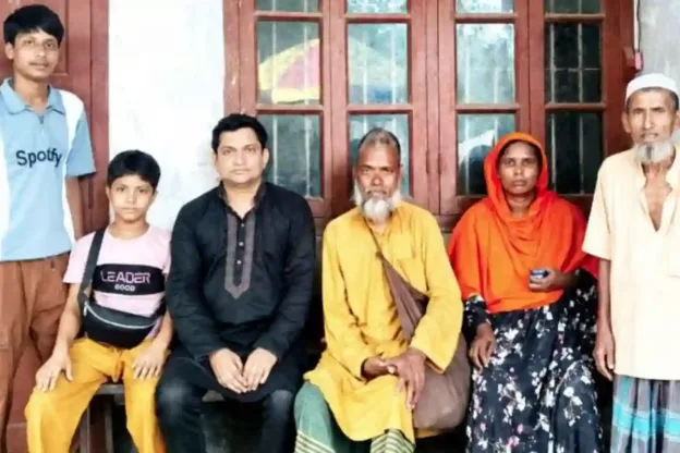 নিখোঁজ হাশিমকে পরিবারের হাতে তুলে দিলো 'ব্রাহ্মণবাড়িয়া বাতিঘর'